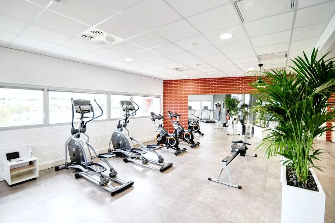 Salle de sport d’entreprise avec vélos elliptiques