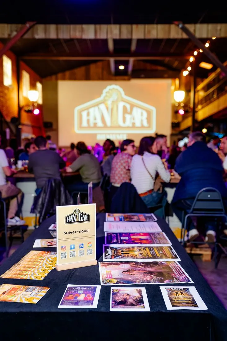 Table d’affiches et soirée au Hangar à Angers